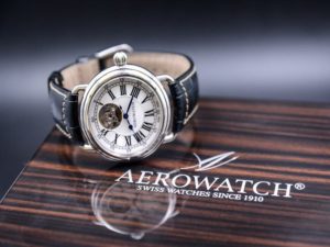 đòng hồ và những hình dạng kim khác nhau