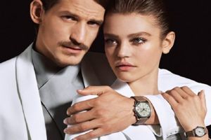 banner watch couple e1499134770808