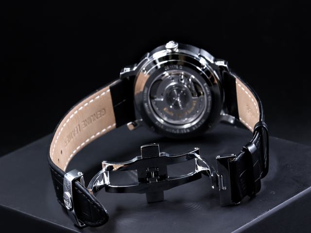 đồng hồ cơ lên dây cót