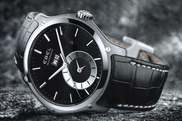 Trên tay mẫu đồng hồ Ebel Classic Hexagon GMT có mặt đồng hổ GMT thiết kế hình ảnh Clouds de Paris