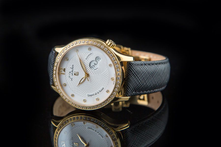 nên mua đồng hồ nữ hãng nào