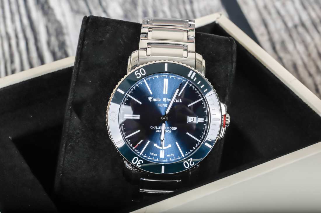 Đồng hồ dây kim loại emile chouriet