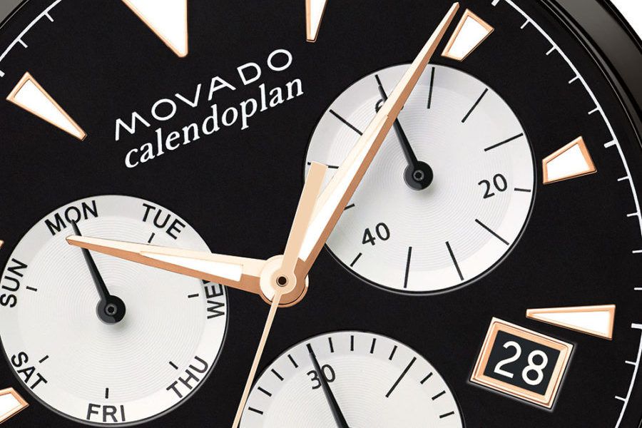 Đồng hồ Movado Series 800 có 3 mặt đồng hồ nhỏ chỉ thời gian, với số 12 giờ được làm bằng tam giác Explorer