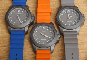 Đồng hồ Swiss Army “I.N.O.X Titanium” – Sức hút khó cưỡng với mọi chàng trai trong mùa hè này