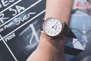 Đồng hồ Thụy Sỹ hãng nào tốt trong tầm giá dưới 10 triệu