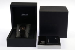 Mẫu đồng hồ Rado nam mặt vuông nào nổi tiếng trên thị trường?