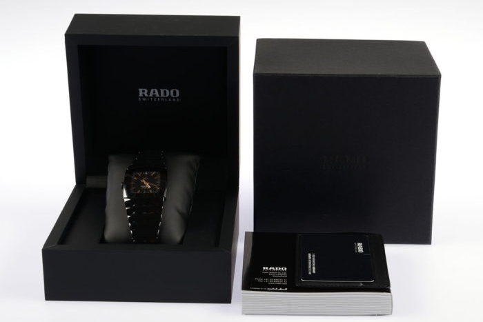 Mẫu đồng hồ Rado nam mặt vuông nào nổi tiếng trên thị trường?