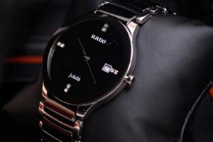 sản phẩm đồng hồ Rado dây đá