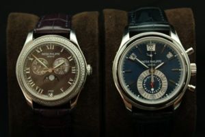 Đôi vợ chồng chia sẻ các bộ đồng hồ dây da đôi Patek Philippe