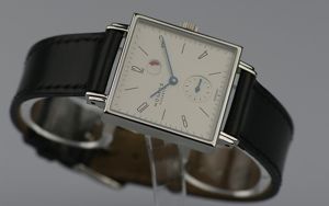 Nomos Tetra Gangreserve