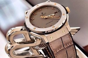 giá đồng hồ hublot chính hãng
