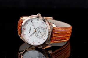 Giải đáp cho bạn: đồng hồ Novel có chạy bằng pin không