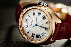 Đồng hồ mặt đá saphia Cartier Cle de Cartier
