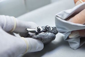 Đánh bóng mặt đồng hồ L'Duchen tại Hà Nội