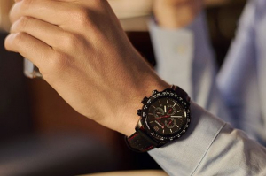 ba mau dong ho nam thuy si gia re cho mua he them soi dong 3 e1499760048695