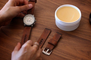 Các cách xử lý khi dây da đồng hồ bị cứng cho đồng hồ mới