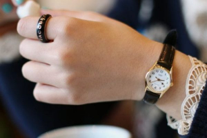 Đồng hồ nữ giá 1 triệu không bao giờ có hàng hiệu Thụy Sỹ