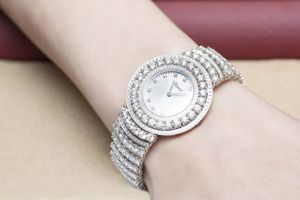 đồng hồ Chopard đính đá cho giới nhà giàu