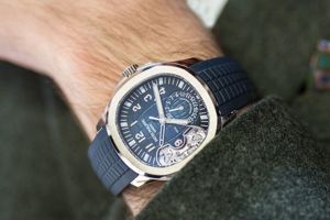 Thưởng thức và đánh giá đồng hồ Patek Philippe “Aquanaut Travel Time”