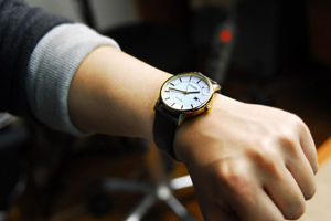 đồng hồ nam tay nhỏ thiết kế đẹp