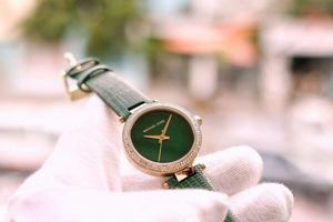 Đồng hồ dây da màu xanh Michael Kors - Sức mạnh của sắc màu