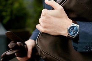 3 lí do thuyết phục bạn nên mua đồng hồ dây da Swatch