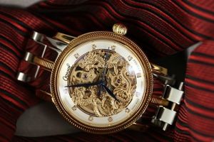 Đồng hồ Thụy Sĩ Ogival mang đến may mắn