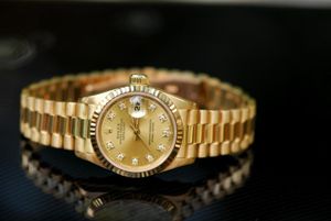 Đồng hồ Rolex vàng - Vén màn sự thật đồng hồ chính hãng