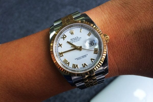 đồng hồ nam màu vàng