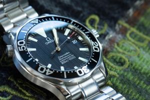 Khám phá đồng hồ Omega quartz Diver 300m dành riêng cho nữ 5