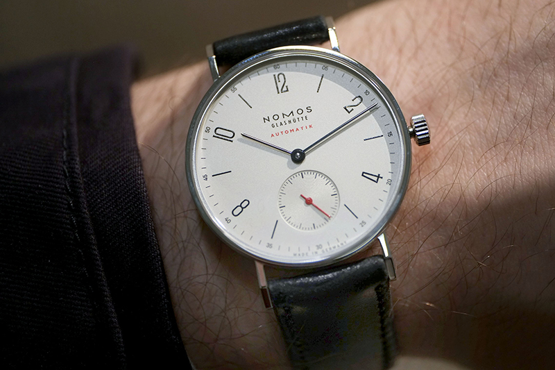 Preis von Uhren Nomos