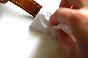 vệ sinh dây da đồng hồ tại nhà