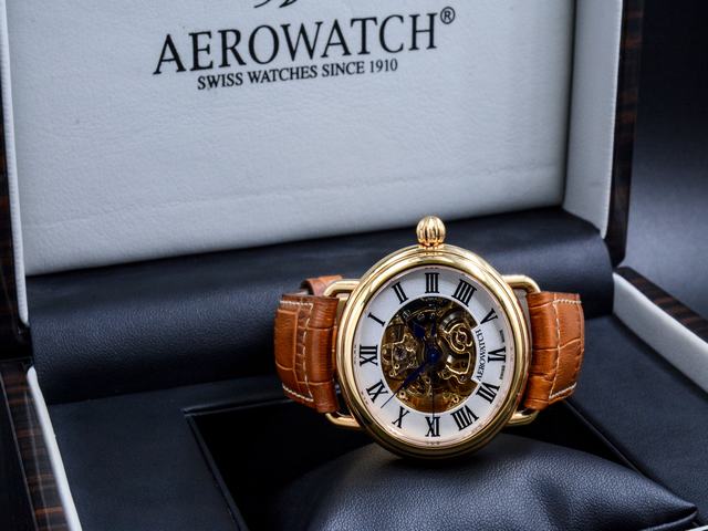 đồng hồ máy cơ thụy sỹ