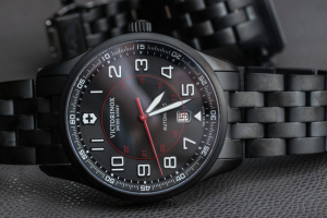 Đồng hồ nam inox siêu bền bỉ của Victorinox dành cho quân đội 2