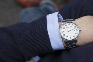 “Đồng hồ” hay “hàng hiệu”-