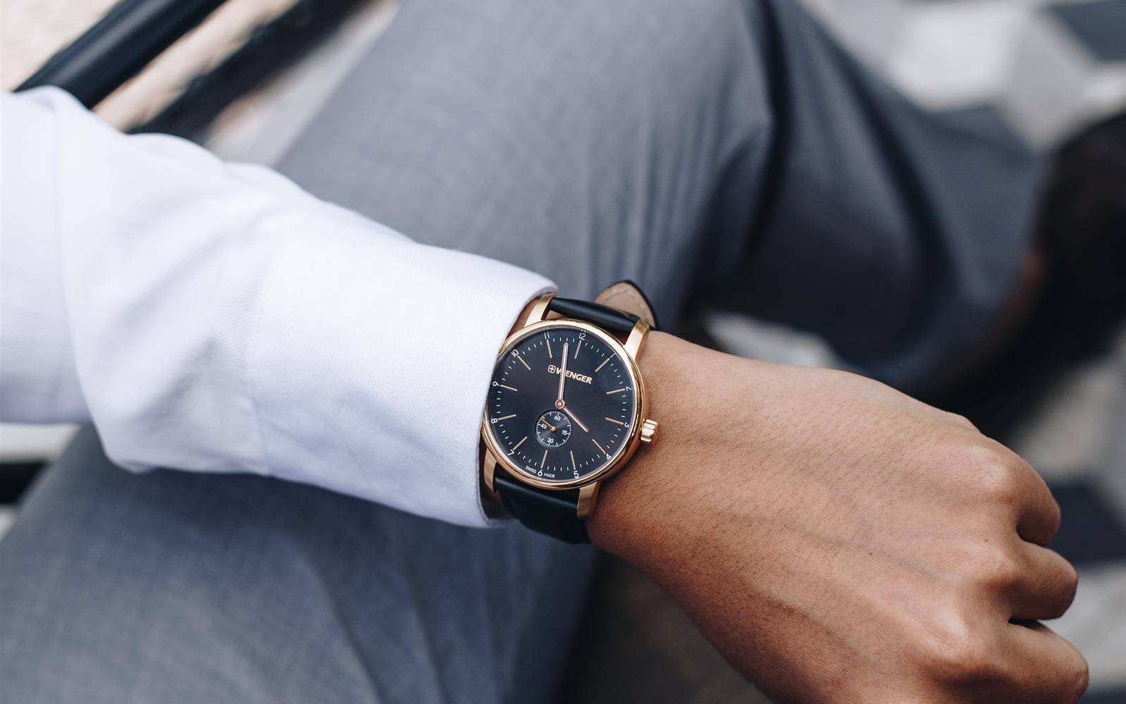 Đồng hồ nam lịch lãm đúng chất quý ông trong mọi dịp cho bạn 1 đồng hồ nam lịch lãm