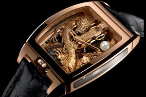 dong ho co lo may trong suot