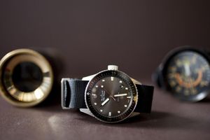 dong ho co chay bang gi