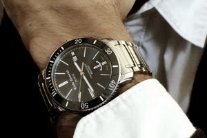 dong ho emile chouriet