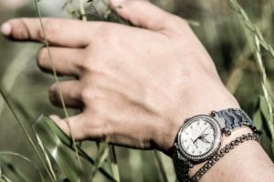 đồng hồ nữ dây kim loại