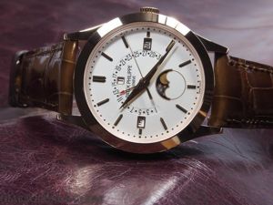 đồng hồ có lịch vạn niên