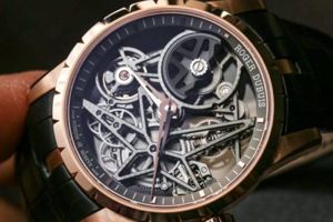 Dong ho co lo may nam mua o dau