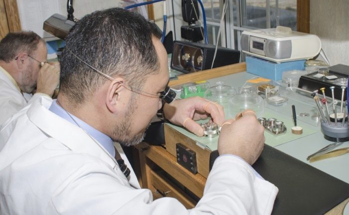 Thế giới “ngược” trong những chiếc đồng hồ Swiss Made 4 Đồng hồ Swiss made có tốt không