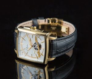 L'Duchen đồng hồ nam ở Sài Gòn