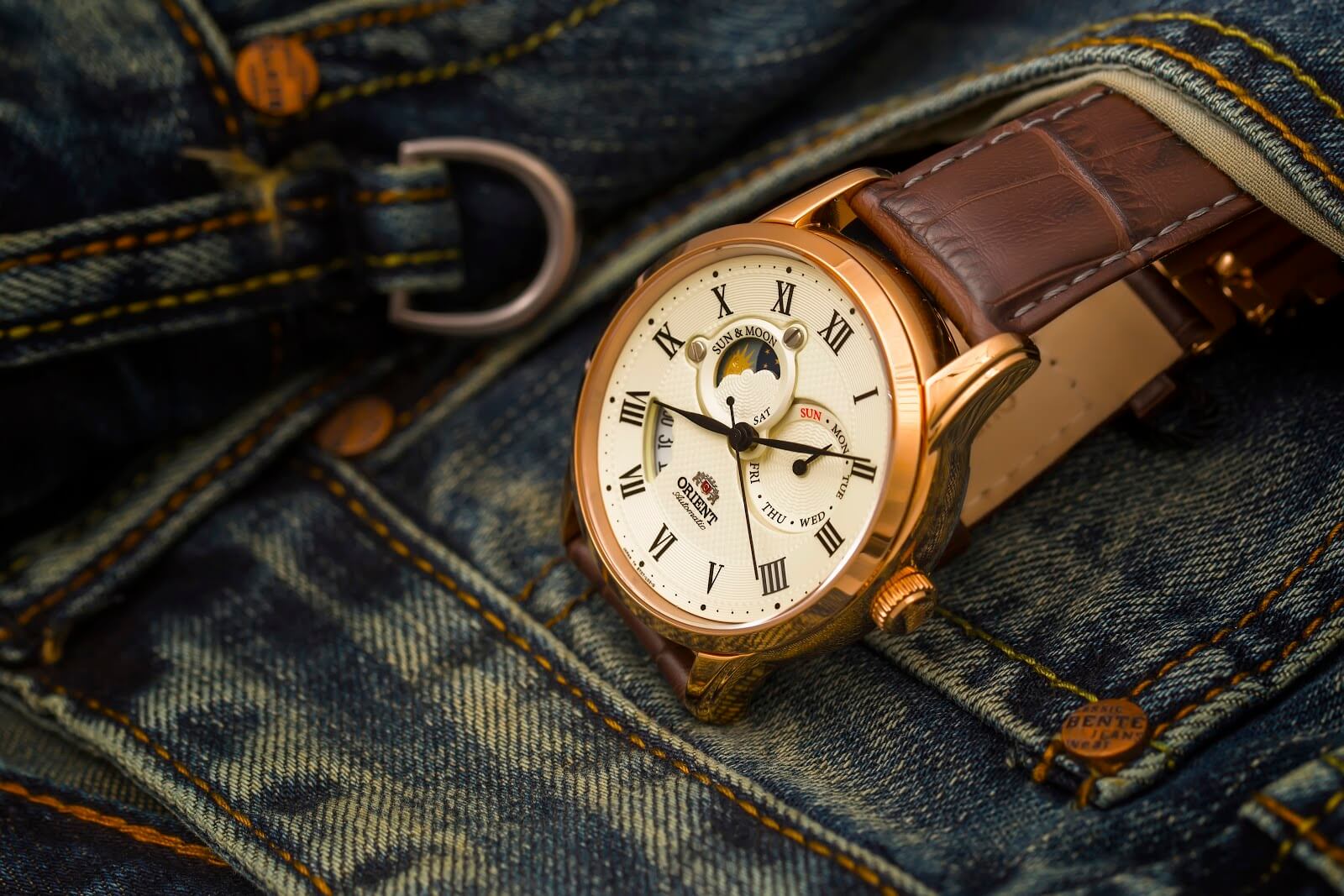 đồng hồ cơ Nhật Bản giàu tính năng