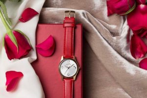 đồng hồ dây da màu đỏ Wenger