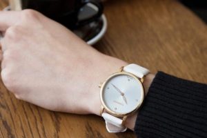 thương hiệu dồng hồ dây da màu trắng Wenger