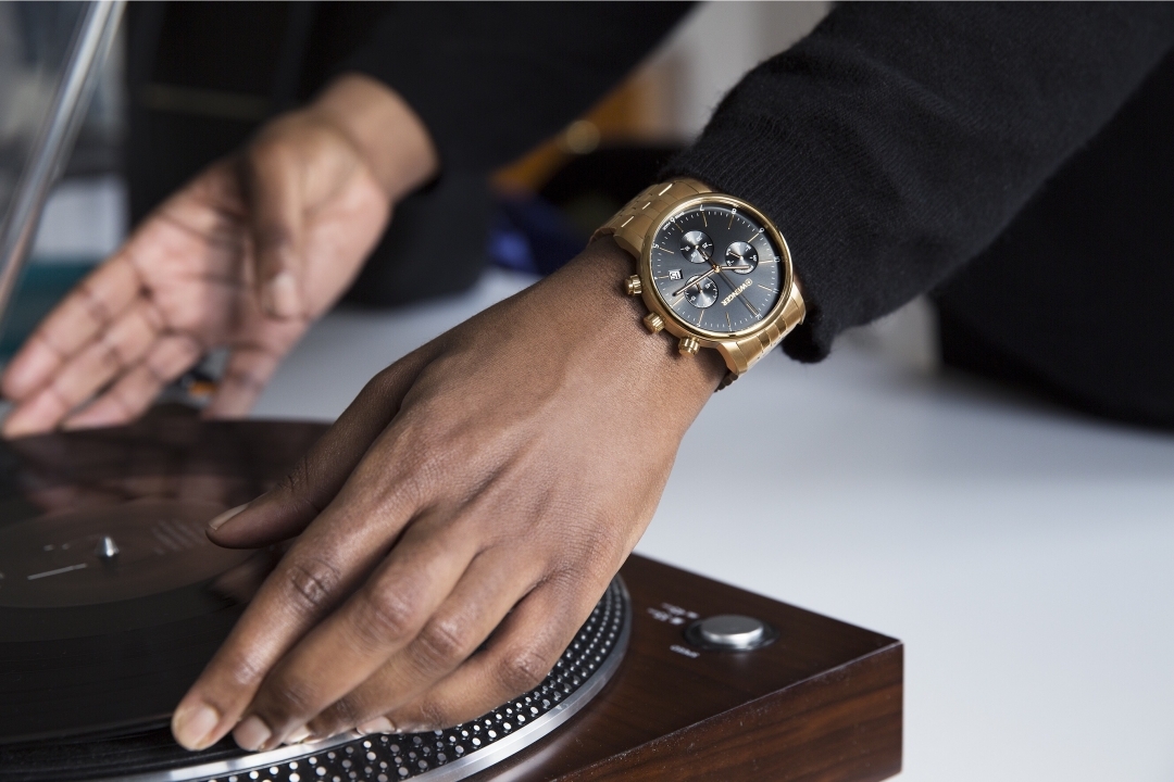 cách tháo dây đồng hồ kim loại