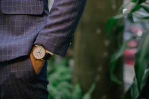 top-10-dong-ho-vang-va-muc-gia-cuc-shock