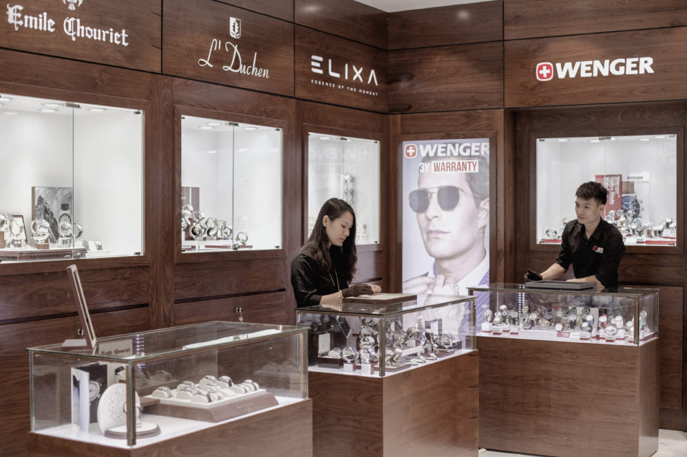 cửa hàng bán đồng hồ chính hãng